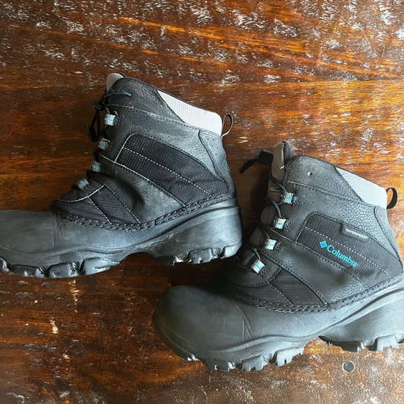 Size 5 Columbia boys rope tow boots. Blue/black - Picture 3 of 6